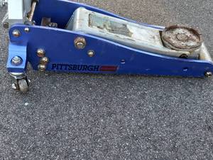 2 TON CAR JACK ( CORRECTION THIS IS A 1.5 TON)
