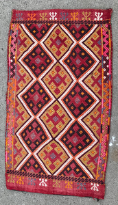 lot 280 image: small Handmade Persian Oriental Rug Carpet