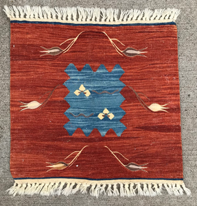 lot 295 image: Small Handmade Persian Oriental Rug Carpet