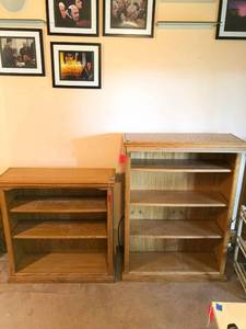 lot 429 image: Set of 2 Adjustable Height Wood Bookshelves