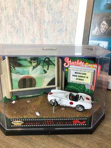 lot 321 image: Elvis Decor and Collectibles