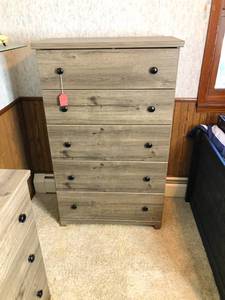 lot 316 image: Perdue Woodworks Upright Chest of Drawers Dresser in Weathered Ash
