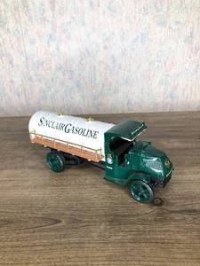 lot 336 image: First Gear Sinclair Gasoline Diecast Tanker Truck
