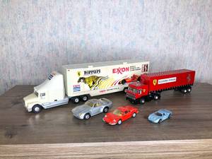 lot 334 image: 5 Ferrari Branded Toy Cars and Trucks