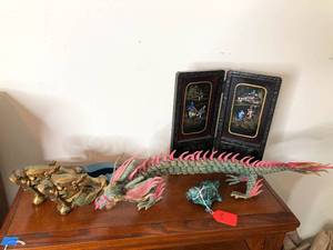 lot 342 image: Group of Asian Themed Decor Items