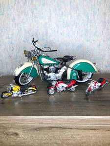 lot 323 image: 4 Diecast Model Motorcycles