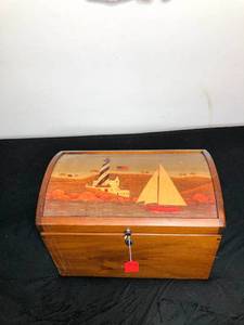 lot 352 image: Treasure Wooden Chest w Lighthouse Americana Design FULL of Beads
