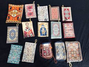 lot 455 image: Group of Small Embroidered Coin Purses