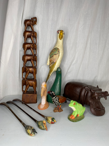 lot 85 image: 9 Decorative Wood Animal Objects