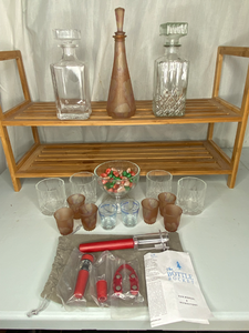 lot 69 image: 15 Piece Glass Barware