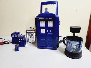 lot 414 image: Group of Doctor Who Themed Items