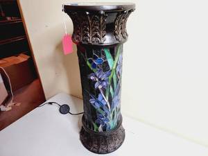 lot 176 image: Tiffany Style Stained Glass Pedestal