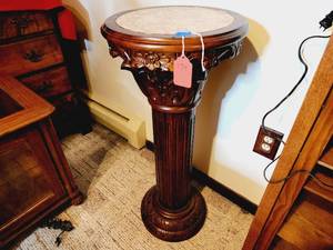 lot 174 image: Victorian Style Carved Wooden Pedestal