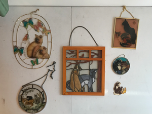 lot 399 image: 6 Stained Glass Hangings w Cats