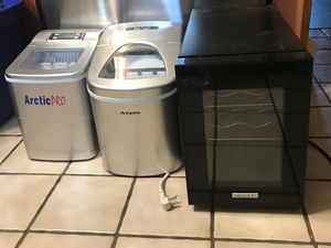 lot 481 image: 2 Portable Ice Makers, 1 Mini Wine Fridge