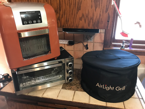 lot 487 image: 3 Countertop Kitchen Appliances - Air Fryer, Toaster Oven, AirLight Grill