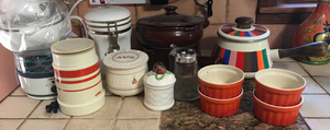 lot 490 image: Group of Vintage Kitchen Items, Thermos, Fondue Pot, & More