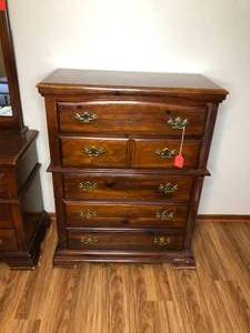 lot 362 image: Wood Chest of Drawers 5 Drawer Dresser