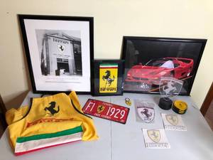 lot 448 image: Large Group of Ferrari Collectibles