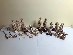 lot 532 image: Lg Group Chinese Resin Figures