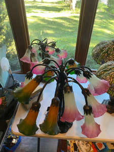 lot 1 image: Large Tiffany Style Lily Table Lamp
