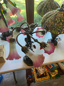 lot 2 image: Small Tiffany Style Lily Table Lamp