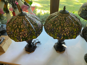 lot 3 image: Pair Tiffany Style Floral Table Lamps