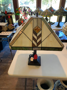 lot 29 image: Arts and Crafts Prairie School Stained Glass Lamp