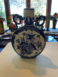 lot 32 image: Chinese Ceramic Moon Flask Vase