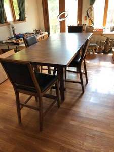 lot 580 image: Sunroom Dining Table w 4 Chairs