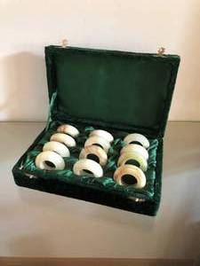 lot 581 image: Set of 12 Polished Onyx Napkin Rings in Padded Case