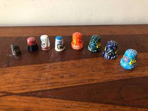 lot 583 image: 8 Decorative thimbles
