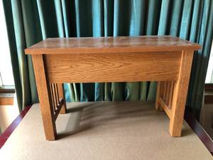 lot 577 image: Mission Style Wood Storage Bench