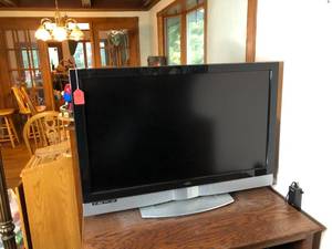 lot 138 image: Vizio Gallevia 46 Flat Screen TV