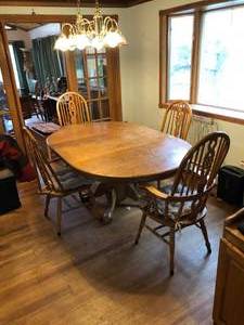 lot 593 image: Wood Dining Table with Leaf & 4 Chairs