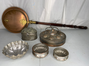lot 168 image: Group Middle Eastern Antiques