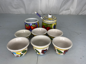 lot 222 image: 8 Ceramic Containers and Drinkware