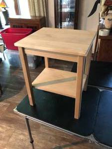 lot 634 image: Small Wooden Side Table Made in USA