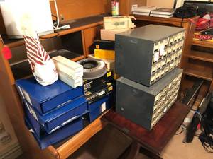 lot 652 image: Large Lot of Film Slides with Projector