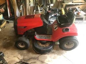 lot 711 image: Poulan Riding Mower