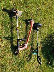 lot 716 image: Pair of Weed Whackers