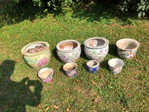 lot 727 image: 8 Ceramic Planters