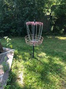 lot 729 image: Frisbee Disc Golf Basket
