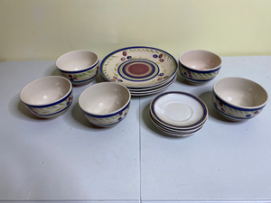 lot 247 image: Set of Assorted Dishware