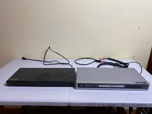 lot 305 image: 2 DVD Players