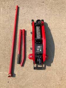 lot 781 image: Car Jack with Wheels