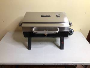 lot 668 image: CharBroil Mini Grill