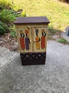 lot 762 image: Small African or Caribbean Small Cabinet