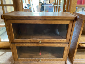 lot 421 image: Oak Barristers Bookshelf - 2 Shelves