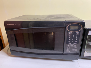 lot 673 image: Set of Kitchen Appliances